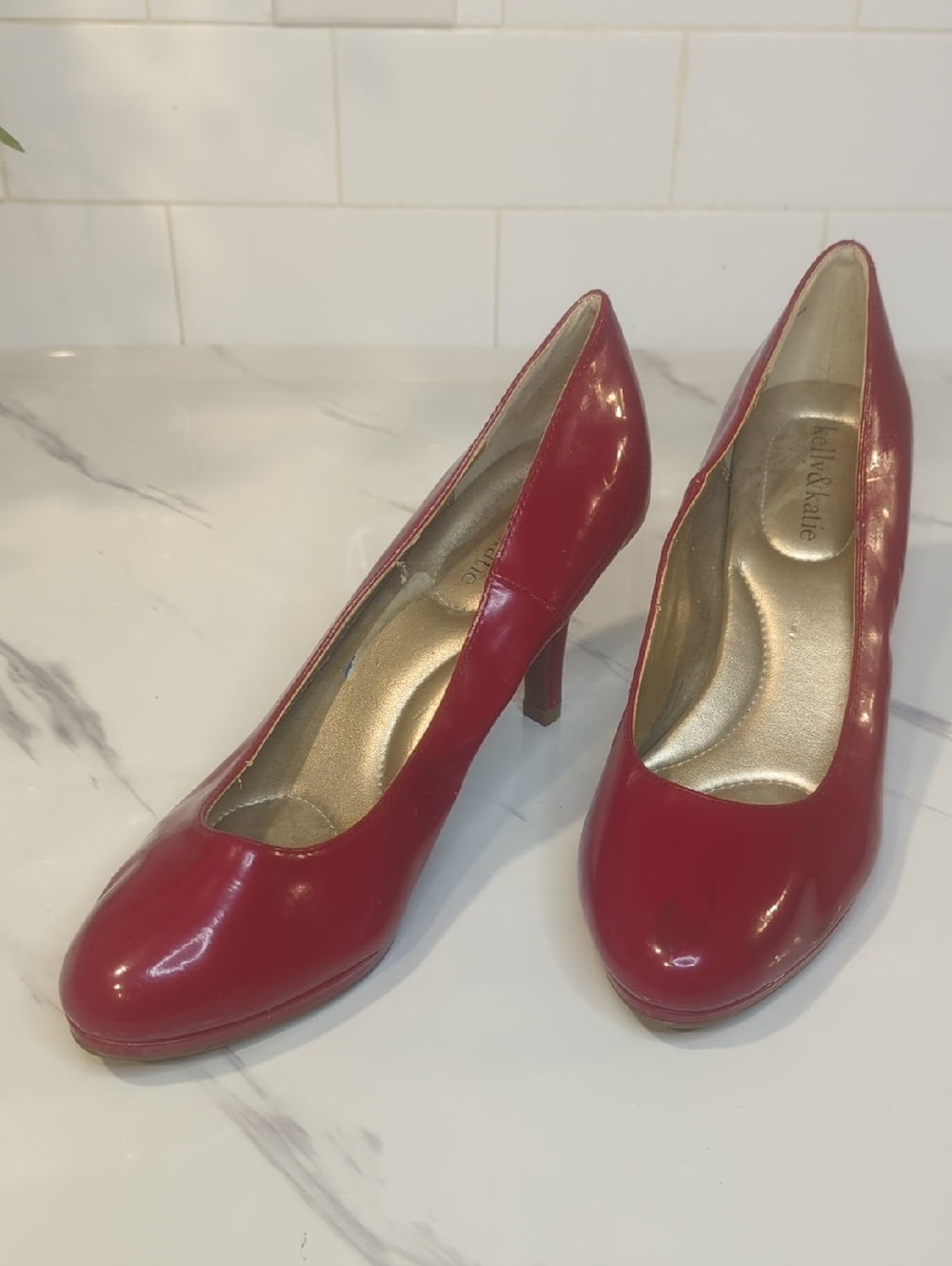 *New With Flaw* 9.5M Anne Michelle Red Patent Heel Pumps